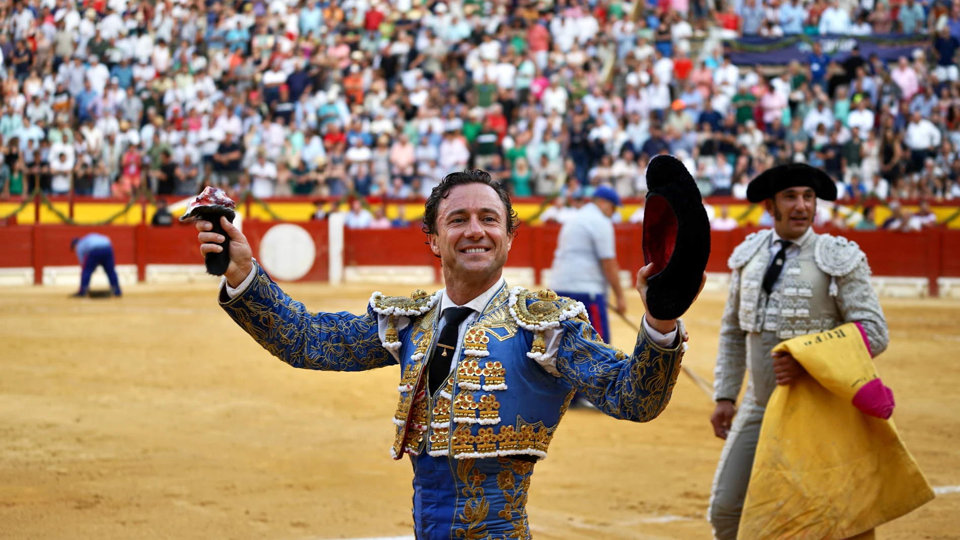 Rafaelillo pasea una oreja en Alicante