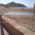 Playa de Poniente, cerrada al baño