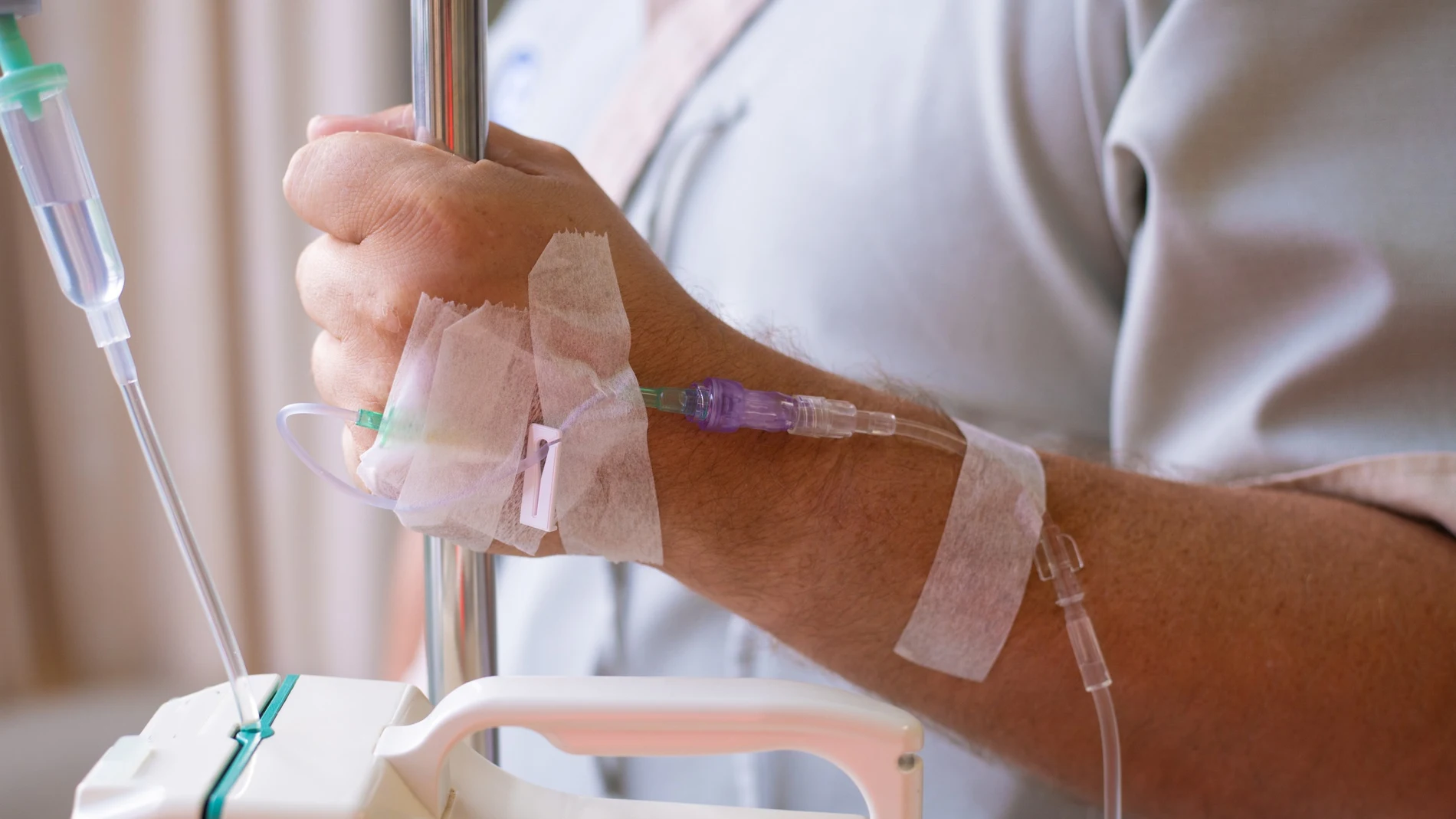 Quimioterapia en el sala de oncología de un hospital.