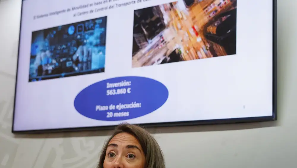 La consejera de Movilidad y Transformación Digital, María González Corral, presenta los nuevos proyectos del sistema de transporte "inteligente"
