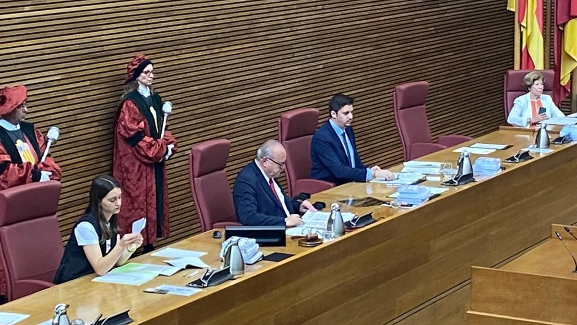 Mesa de edad de Les Corts Valencianes