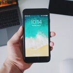 El truco que recomiendan los expertos para proteger tu smartphone de los hackers