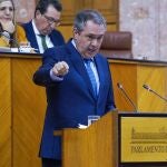 El secretario general del PSOE-A, Juan Espadas, en el Parlamento andaluz