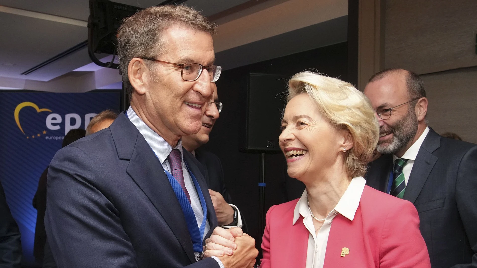 BRUSELAS, 29/06/2023.-El presidente del Partido Popular, Alberto Núñez Feijóo, y la presidenta de la Comisión Europea, Ursula Von der Leyen, este jueves durante la Cumbre del PP Europeo, en la sede del PP Europeo en Bruselas.
