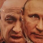 -FOTODELDÍA- SAN PETERSBURGO (RUSIA), 28/06/2023.- (i-d) Máscaras del presidente bielorruso, Alexander Lukashenko; del jefe del Grupo Wagner, Yevgueni Prigozhin, y del presidente ruso, Vladímir Putin, se muestran a la venta este miércoles en una tienda de San Petersburgo (Rusia). El presidente ruso, Vladímir Putin, intenta desacreditar la imagen del jefe del Grupo Wagner tras la abortada rebelión armada, con insinuaciones sobre una posible investigación de sus negocios y casos de corrupción, por lo que la amenaza de una persecución penal aún no ha acabado para Yevgueni Prigozhin, exiliado en Bielorrusia. 