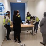 Agentes de la Policía Nacional, en un momento de la operación