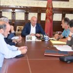 Jesús Julio Carnero se reúne con la Plataforma por el Soterramiento del Ferrocarril