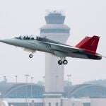 Imagen del primer vuelo del T-7A Red Hawk de la US Air Force