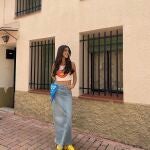 Violeta Mangriñán tiene el look más en tendencia con la falda maxi denim y tank top