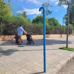 El Ayuntamiento de Valencia explica para qué sirven los bastones azules de las aceras