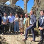 Gonzalo Santonja visita el yacimiento de Siega Verde