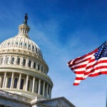 La bandera de Estados Unidos ondea al viento