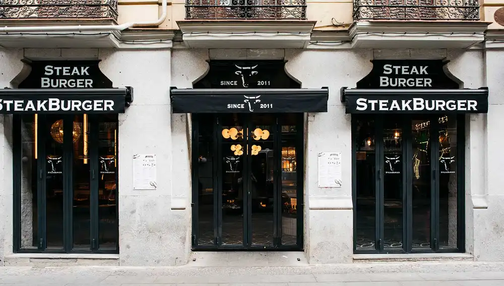Fue en 2012, cuando los hermanos Capel se lanzaron al mundo de la restauración con la hamburguesería y asador SteakBurguer