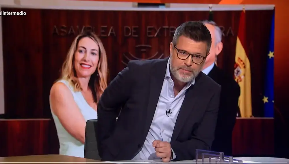 El debut de Quequé en 'El Intermedio': "María Guardiola se ha introducido sus palabras por el mismísimo..."