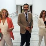 La consejera de Economía, Carolina España; el portavoz del Gobierno andaluz, Ramón Fernández-Pacheco; y la titular de Fomento, Rocío Díaz
