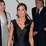 La Reina Letizia con vestido negro.