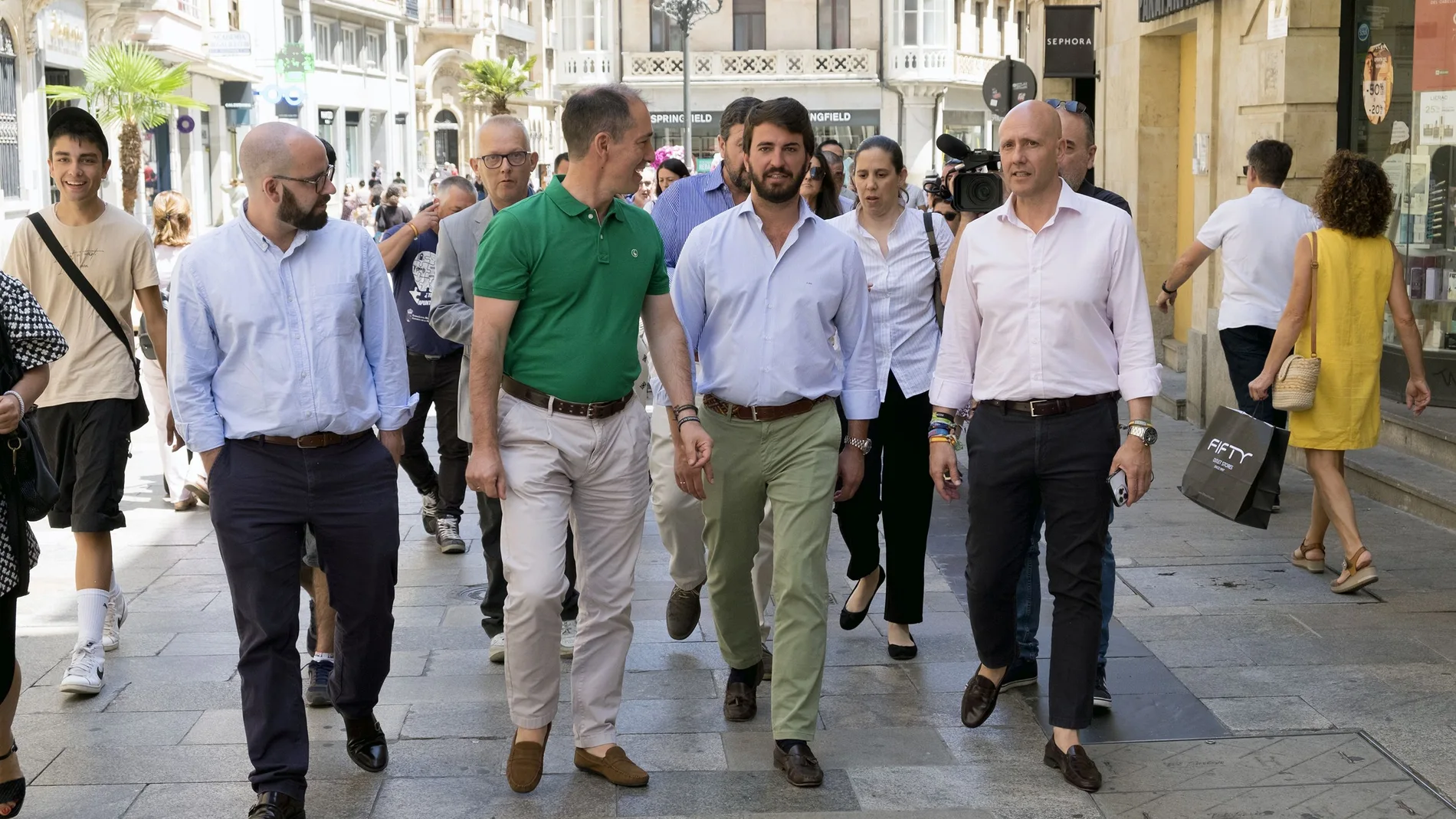 García-Gallardo, en Salamanca, antes de atender a la prensa junto a miembros de Vox como Carlos Menéndez
