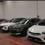 Algunos de los coches preparados para su exportación