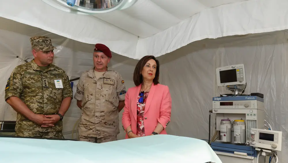 Margarita Robles visita hospital de campaña