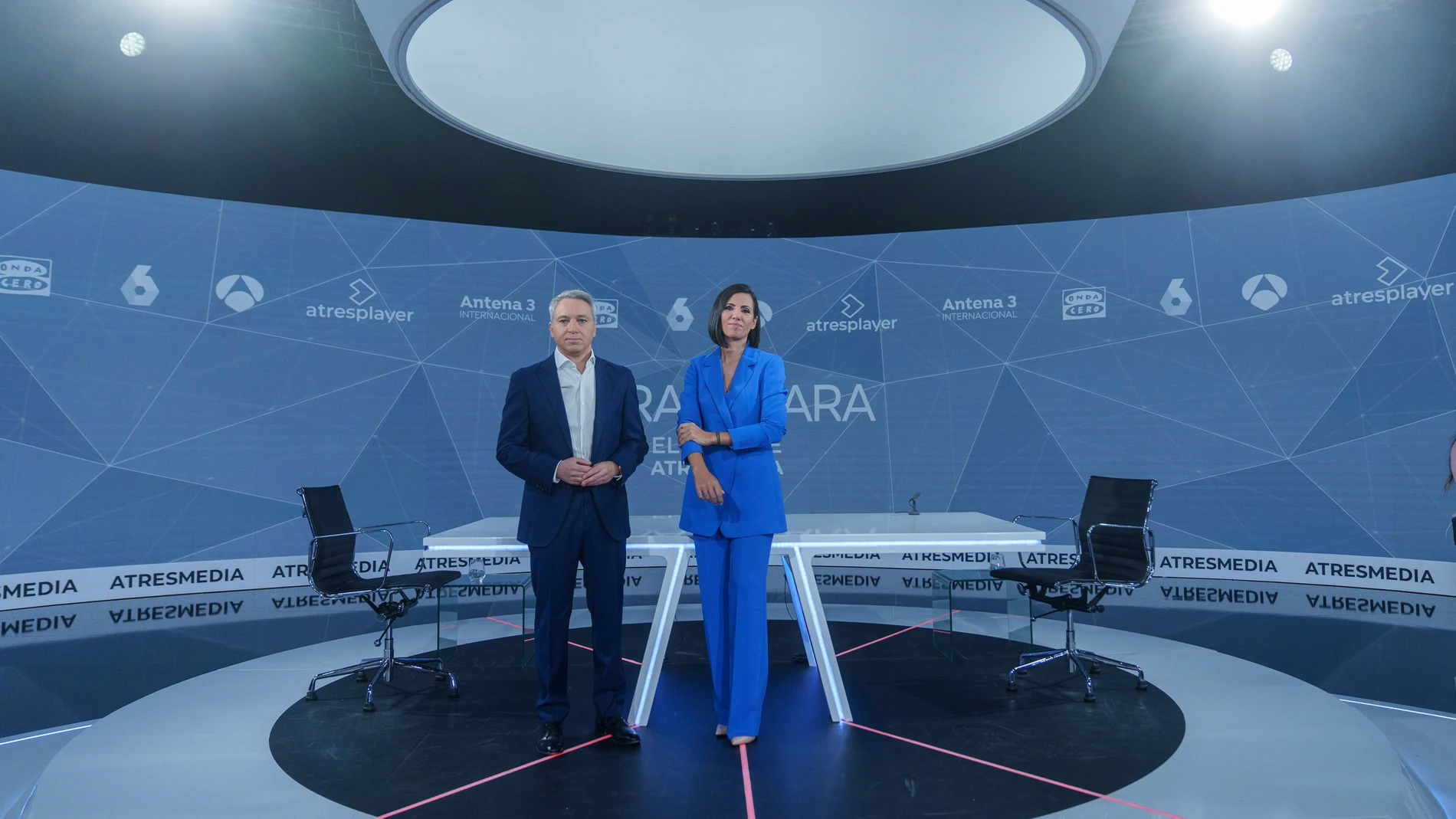Presentación del Debate Cara a Cara entre Alberto Núñez Feijóo y Pedro Sánchez, presentado por Ana Pastor y Vicente Vallés.