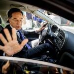 El primer ministro holandés, Mark Rutte, tras reuinirse con el rey en La Haya