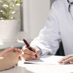 Paciente con el doctor en una consulta médica
