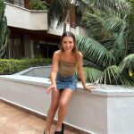 Alba Díaz con falda cargo.