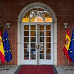El presidente del Gobierno, Pedro Sánchez, recibe al presidente del Consejo Europeo, Charles Michel, en el Palacio de la Moncloa. © Alberto R. Roldán / Diario La Razón. 02 07 2023