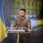 Zelenski asiste a un multitudinario evento en el centro de Vilna