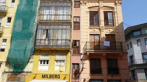 A día de hoy, ha sido fachada, vivienda y hasta se han instalado establecimientos en este lugar