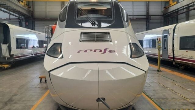 Un tren Alvia de RENFE en la estación