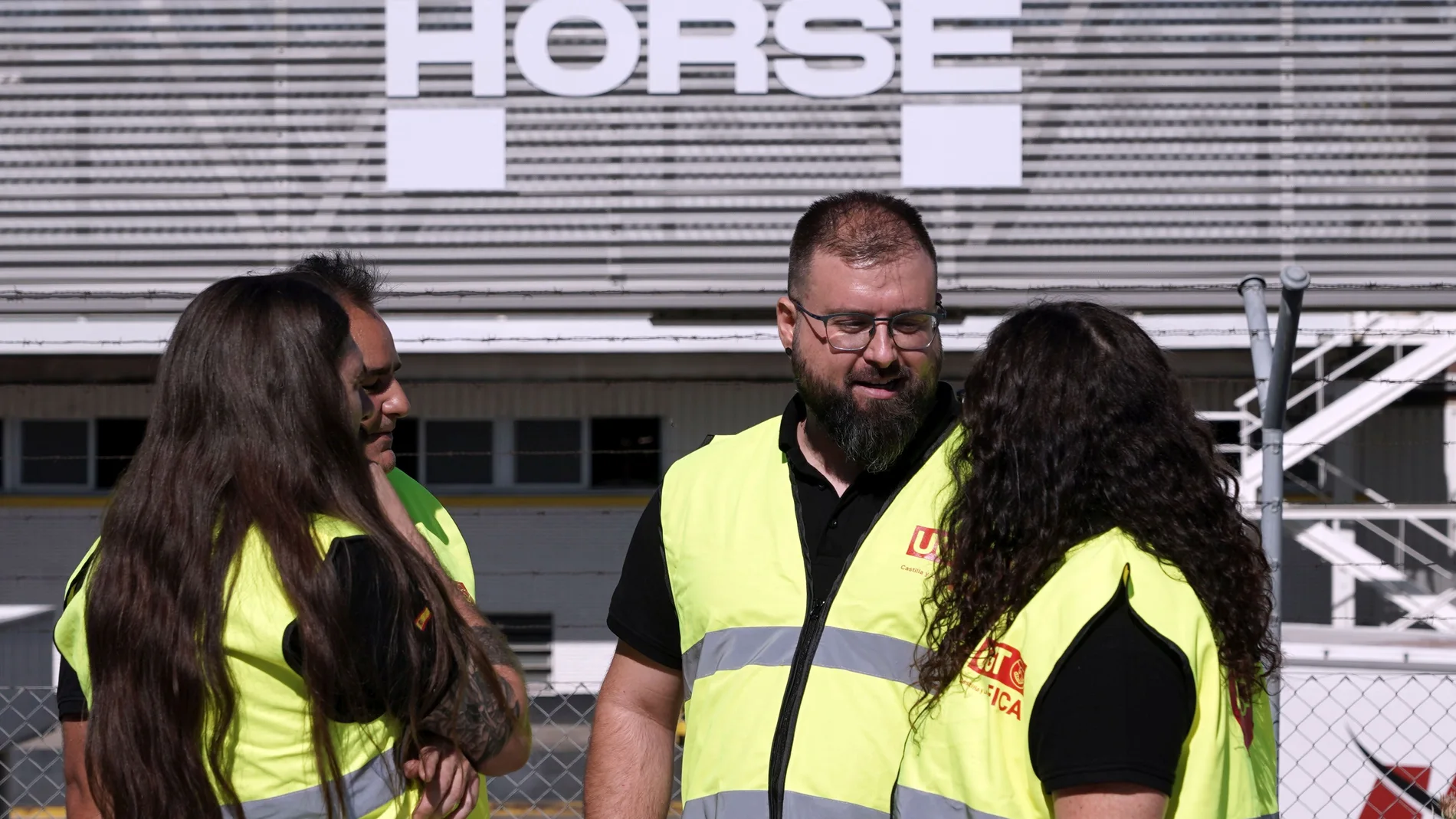 El secretario general de UGT Horse en Valladolid, Iván de la Fuente, presenta la composición de la sección sindical y las reivindicaciones para el futuro de los 2.500 trabajadores que desempeñan su labor en la factoría. Rubén Cacho / ICAL. El secretario general de UGT Horse en Valladolid, Iván de la Fuente, presenta la composición de la sección sindical y las reivindicaciones para el futuro de los 2.500 trabajadores que desempeñan su labor en la factoría. Rubén Cacho / ICAL. El secretario general de UGT Horse en Valladolid, Iván de la Fuente, presenta la composición de la sección sindical y las reivindicaciones para el futuro de los 2.500 trabajadores que desempeñan su labor en la factoría.