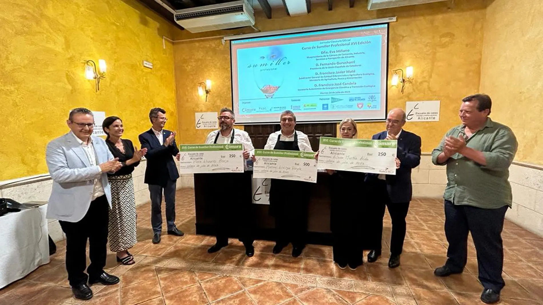 Acto de entrega de los diplomas del curso de sumiller de la Cámara de Comercio de Alicante.