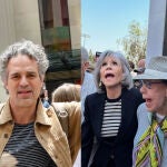 Actores manifestándose a favor de los derechos de guionistas, actrices y actores