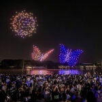 Espectáculo con drones en la fiesta del vino de Burdeos