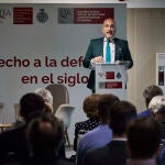 Fernando Santiago Ollero durante la presentación de la jornada "El derecho a la defensa en el siglo XXI"