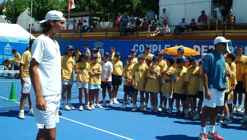 Nadal, dando un clínic en El Espinar