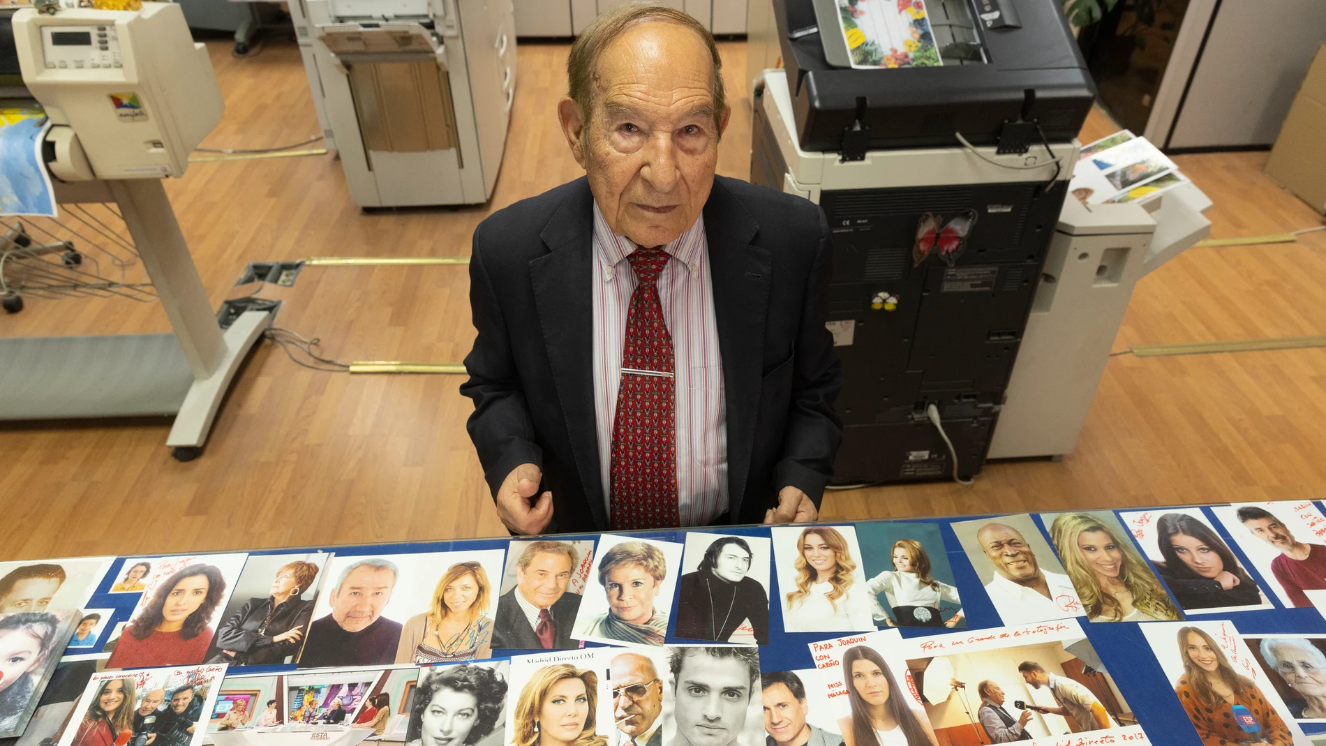 Joaquín Franco, propietario del último centro tradicional de fotografía en Gran Vía.