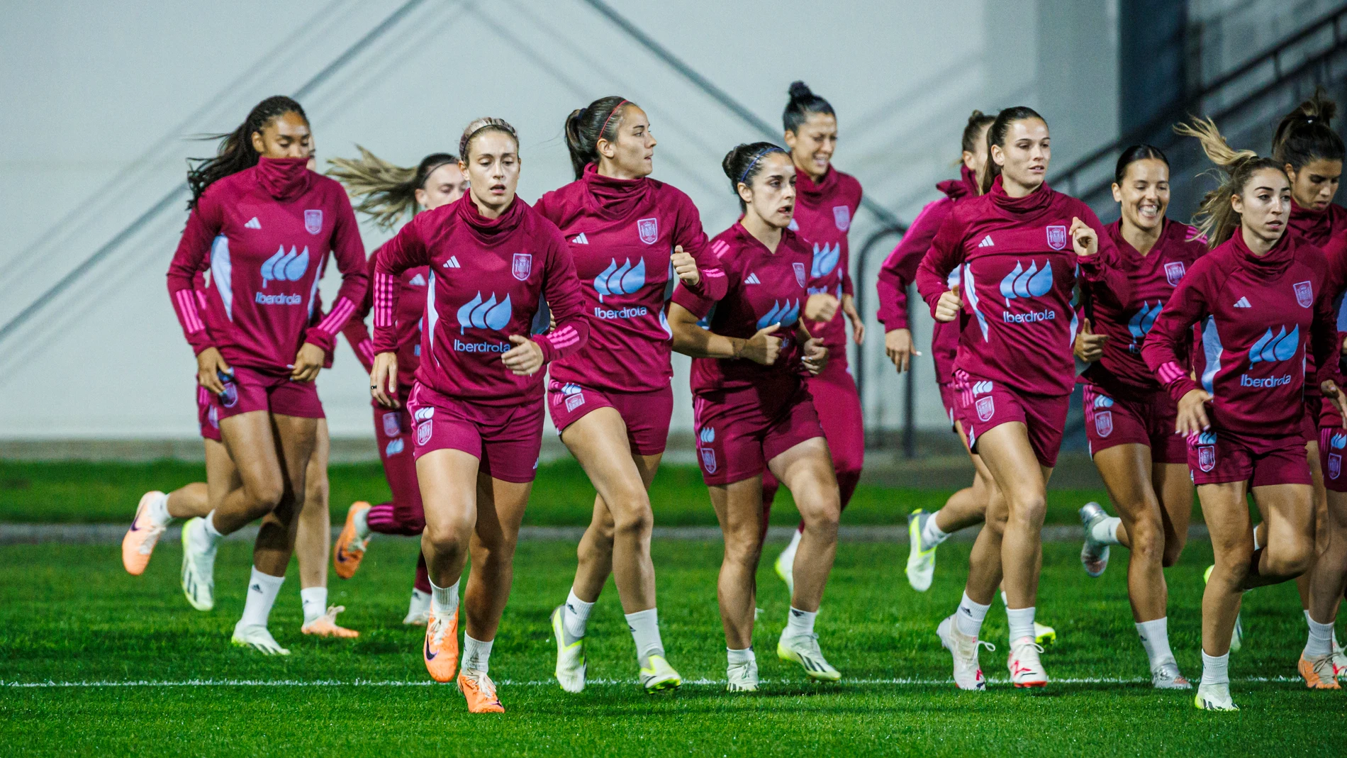 Palmerston North (Nueva Zelanda), 17/07/2023.- La selección femenina de fútbol de España durante el entrenamiento en las instalaciones de Massey University en Palmerston North este lunes.EFE/Pablo García/RFEF***SOLO USO EDITORIAL/SOLO DISPONIBLE PARA ILUSTRAR LA NOTICIA QUE ACOMPAÑA (CRÉDITO OBLIGATORIO)***