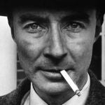 Después de la guerra, Oppenheimer ocupó el cargo de asesor jefe en la recién creada Comisión de Energía Atómica de Estados Unidos 