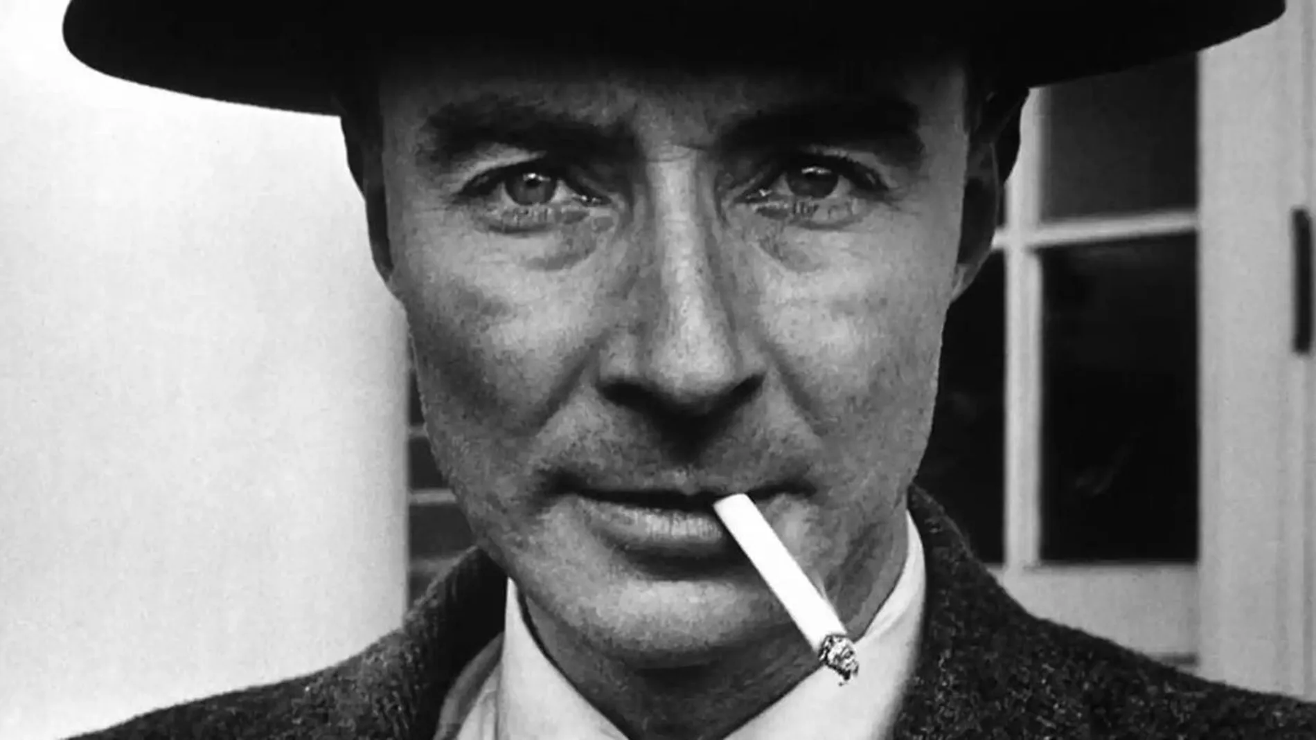 Después de la guerra, Oppenheimer ocupó el cargo de asesor jefe en la recién creada Comisión de Energía Atómica de Estados Unidos