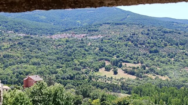 Vistas de la Sierra de Gredos desde el castillo de Mombeltr&aacute;n