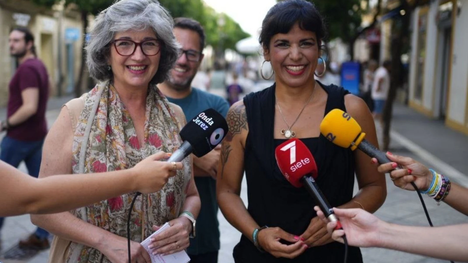 Teresa Rodríguez y Pilar González