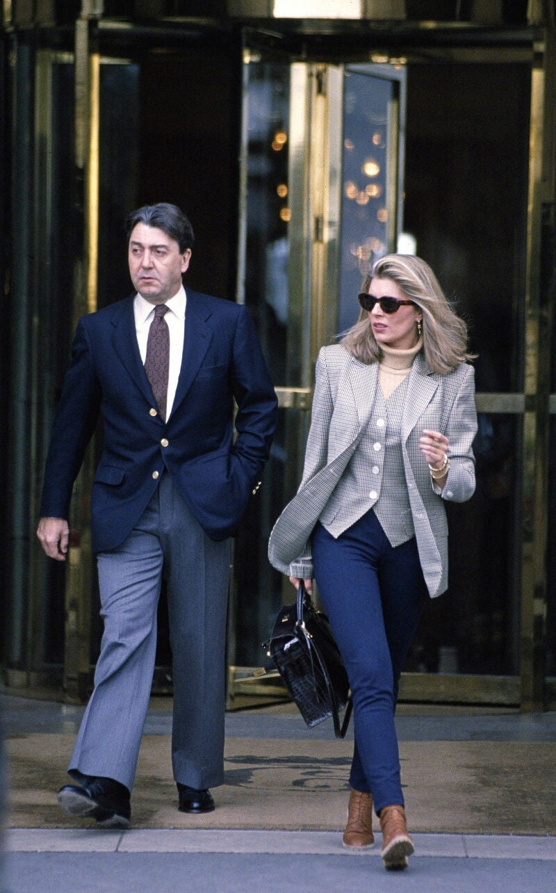 EL EMPRESARIO ALBERTO CORTINA Y SU MUJER MARTA CHAVARRI POR LAS CALLES DE MADRID EN LA DECADA DE 1990