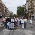 Vecinos en contra de la pacificación de la Ronda de Sant Antoni de Barcelona.