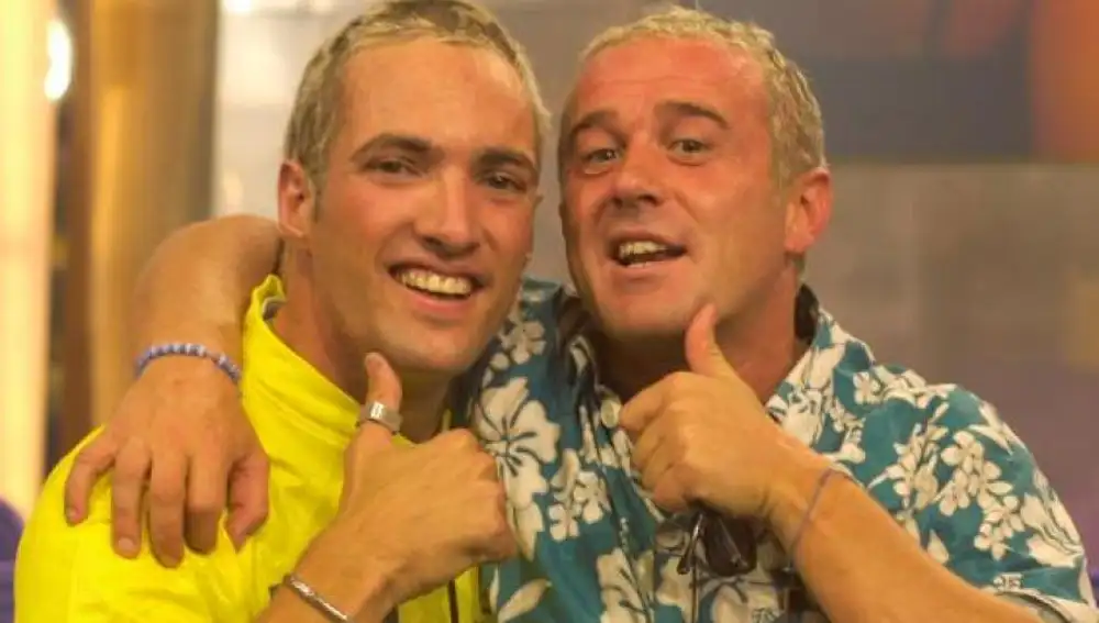El ganador de 'Gran Hermano' Ismael Beiro con su amigo, el finalista Iván Armesto