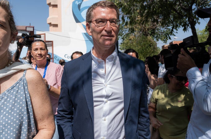Aberto Núñez Feijóo vota para las elecciones generales del 23J