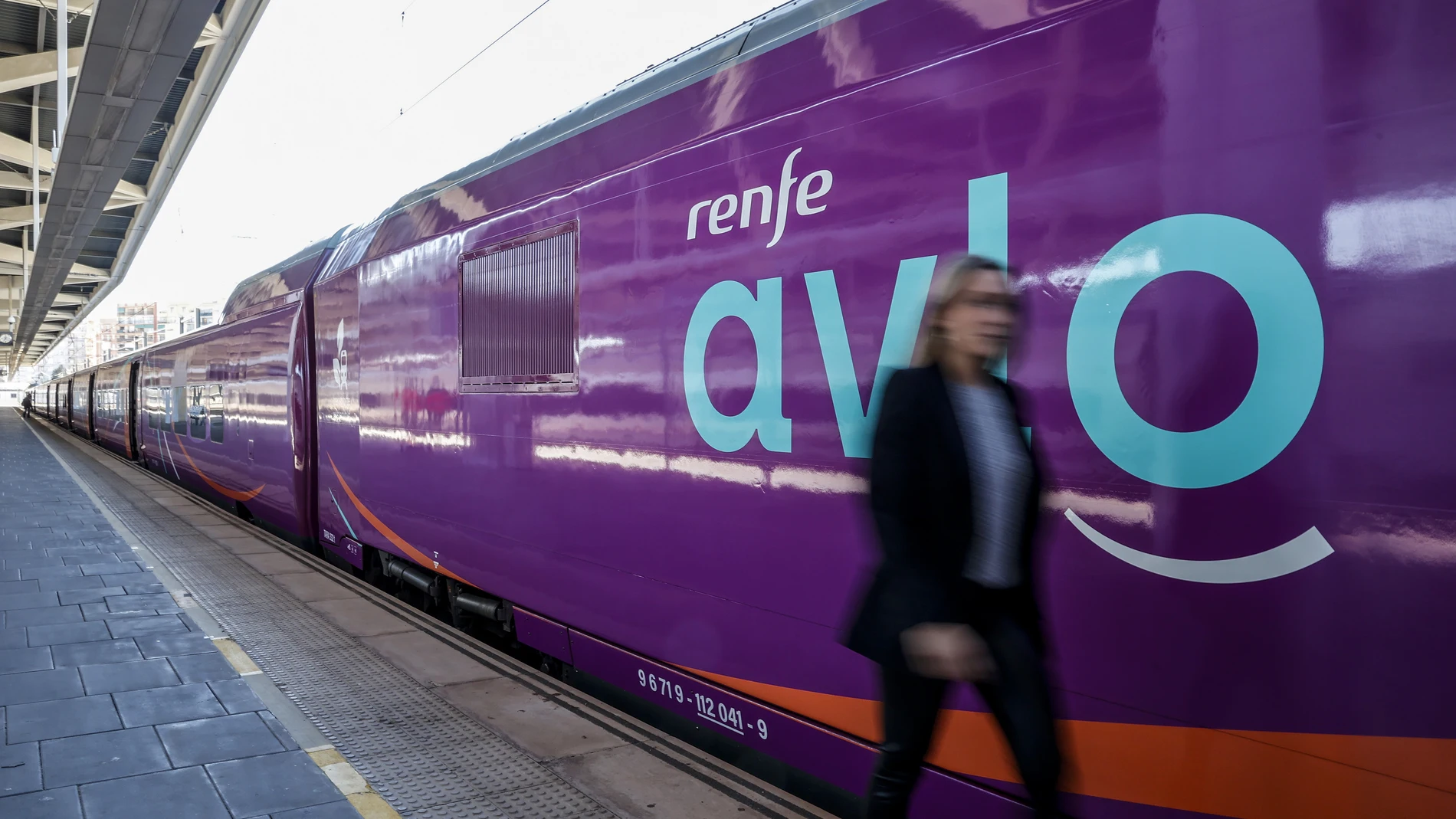 Renfe habilita alternativas para transportar a los viajeros afectados por la suspensión de trenes