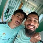 Borja Iglesias y Héctor Bellerín 