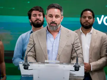 Elecciones generales 23J 2023. Vox seguimiento de resultados El candidato de Vox a la Presidencia del Gobierno de España, Santiago Abascal, durante el seguimiento de la jornada electoral de los comicios generales en la sede de Vox, a 23 de julio de 2023, en Madrid (España). Todos los españoles han sido llamados hoy, 23 de julio de 2023, para elegir a sus representantes para los próximos cuatro años. Están en juego 350 escaños en el Congreso y 208 en el Senado (ya que 57 de los 265 senadores lo son por designación autonómica), que tendrán que elegir al ...